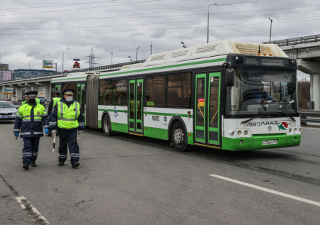 Челябинец уснул в автобусе, а проснулся в закрытом автопарке