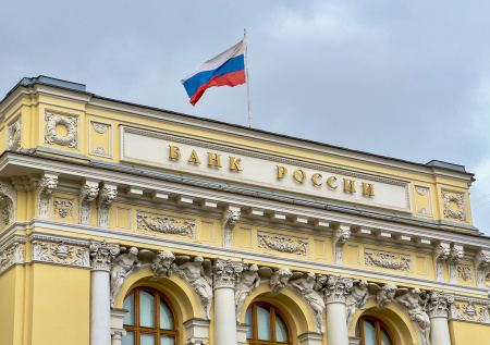 ЦБ продлил ограничения на определенные денежные переводы