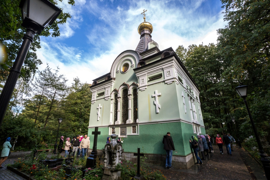 Часовня Блаженной Ксении Петербургской на Смоленском православном кладбище в Санкт-Петербурге