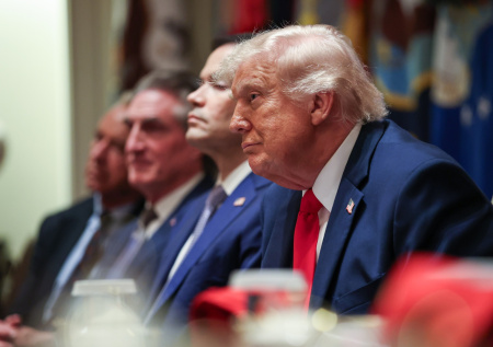 Трампу ограничили полномочия в войне с Ираном