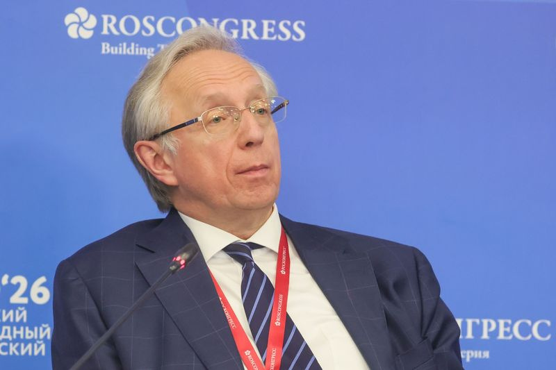 Заместитель министра иностранных дел РФ Михаил Галузин выступает на сессии «Россия — Азербайджан» в рамках XXIX Петербургского международного экономического форума на территории конгрессно-выставочного центра (КВЦ) «Экспофорум»