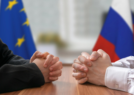 Зачем Европа упорно ищет контактов с РФ: хочет обмануть и напасть?