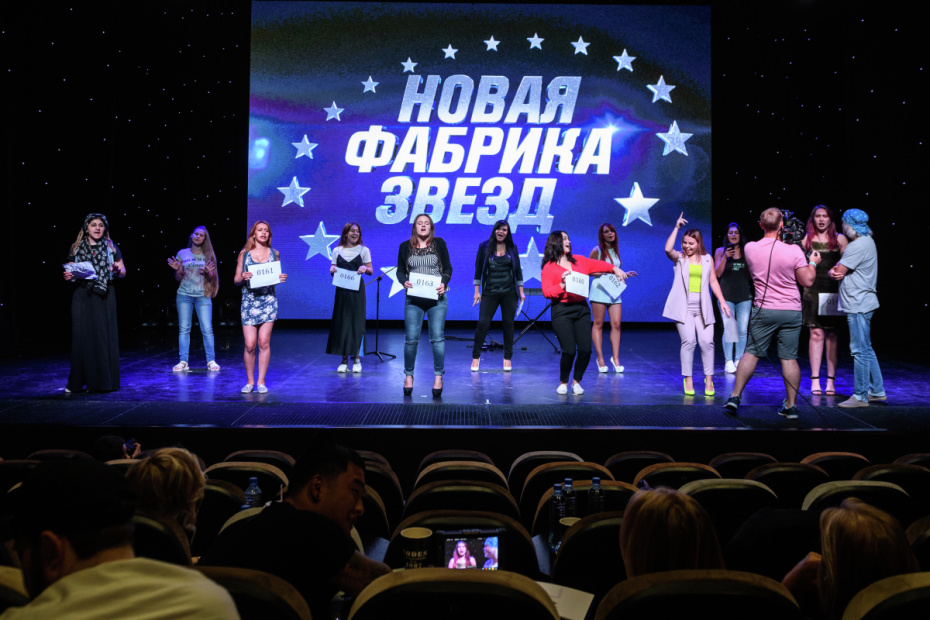 Участники во время кастинга «Фабрики звезд» в Москве