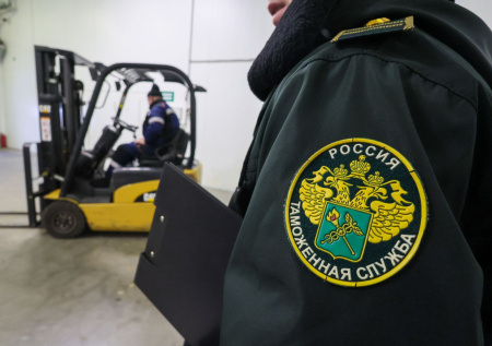 В аэропорту Толмачево изъяли нелегальную партию сигарет