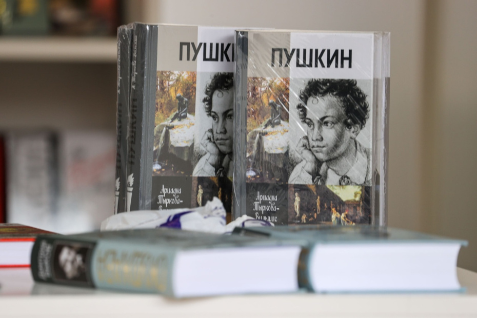 Книги на ежегодном российском книжном фестивале на Красной площади, приуроченном ко Дню русского языка и дню рождения Александра Сергеевича Пушкина