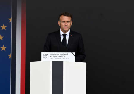 Стало известно, зачем Макрон пригласил Зеленского на саммит G7