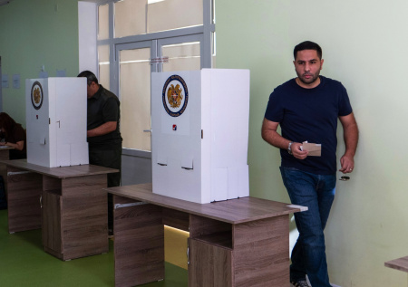 В Армении закончилось голосование на парламентских выборах