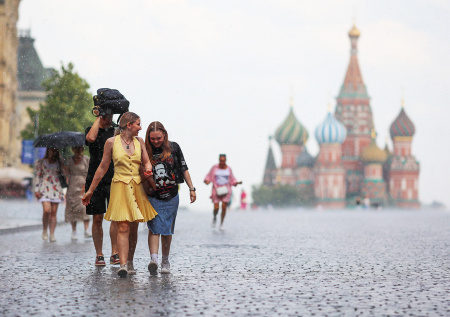 Ливни, грозы, ночная духота и жара до +30: погода в Москве в середине июня