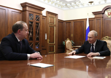 Путин дал важное поручение по работе над новыми ледоколами