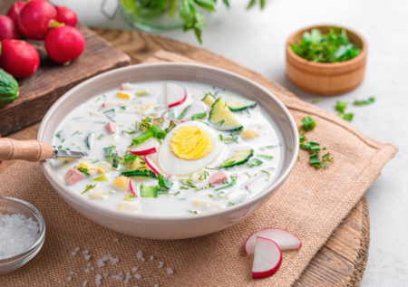 Ложка этого супа — и зной отступает! Холодник на кефире с яблоками — вкуснее и нежнее окрошки