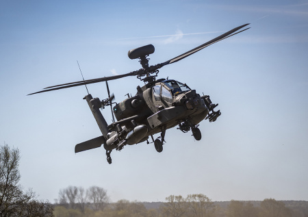 Трамп поделился деталями крушения вертолета AH-64 Apache вблизи Ормуза