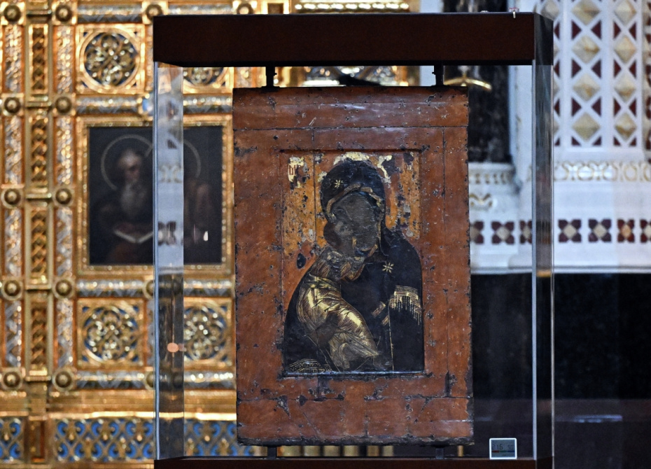 Владимирская икона Божией Матери перед началом Патриаршего служения накануне Вербного воскресенья в храме Христа Спасителя в Москве