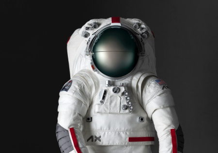 Астронавты NASA полетят покорять луну в нижнем белье от Prada