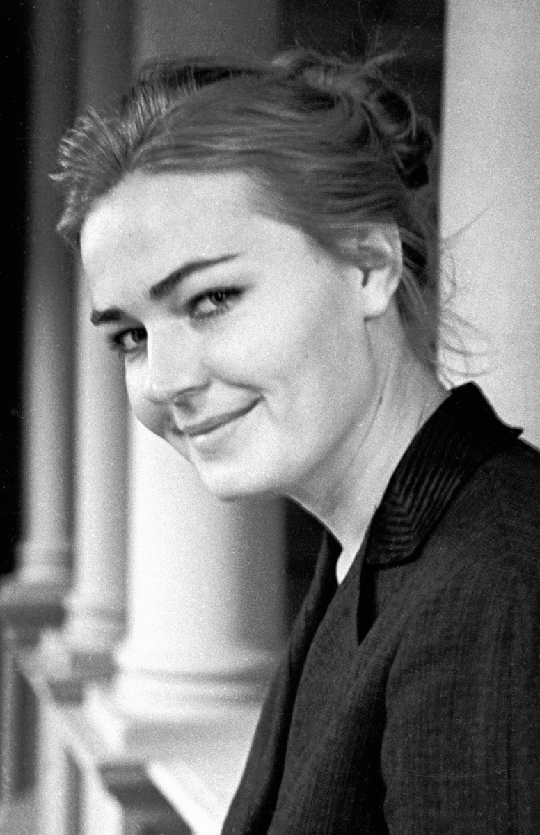 Народная артистка РСФСР Людмила Чурсина, 1964 год
