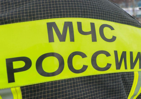 Спасатели начали деблокировать пострадавших при ДТП в Екатеринбурге