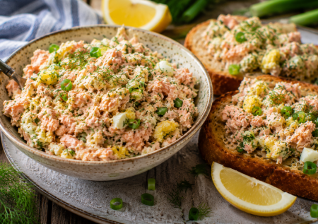 Беру баночку хорошей горбуши и яйца: вкусный риет на хлеб, гренки и просто так — полезный и вкусный