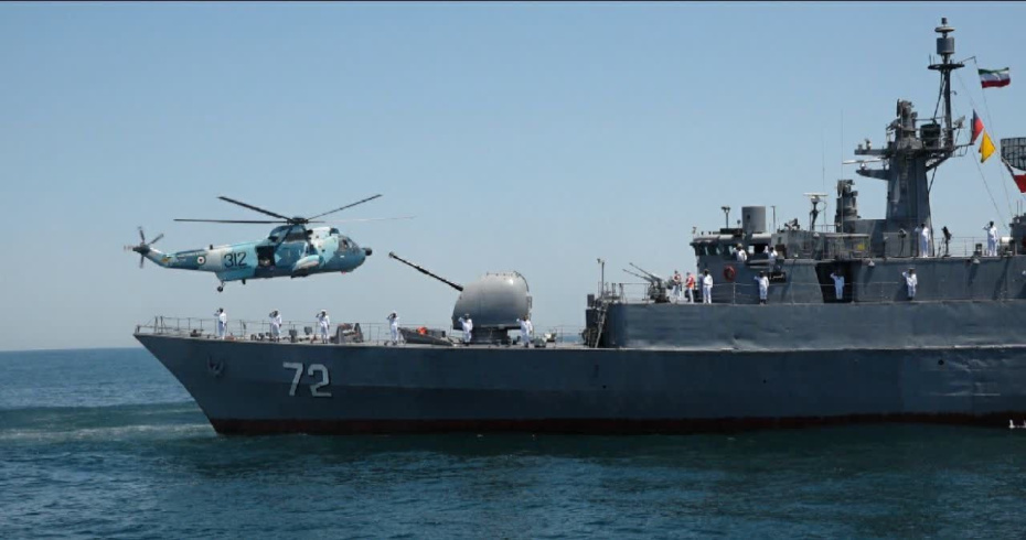 Иранский военный корабль в Ормузском проливе