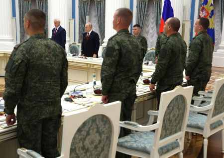 «Как мухи»: Путин сообщил, что знает о проблеме БПЛА на передовой