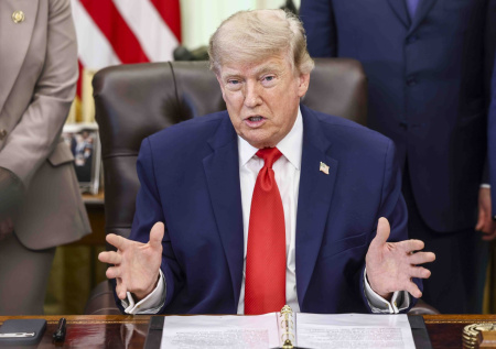 Названы страны, которые убедили Трампа отменить удары по Ирану