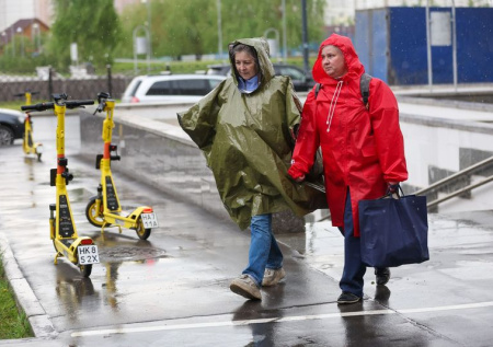Ночная прохлада до +8 и ливни с грозами: погода в Москве в начале недели