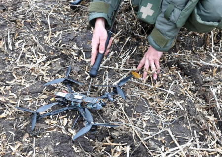 Сотрудник МЧС пострадал при детонации дрона ВСУ в Белгородской области