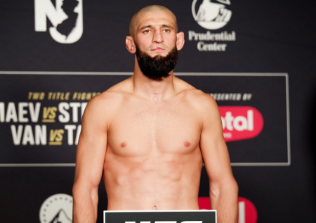 Схватка двух бойцов UFC переросла в массовую потасовку