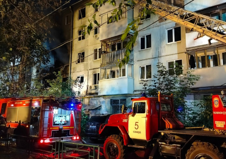 Семьям погибших при пожаре в многоэтажном доме выплатят по 100 тысяч рублей