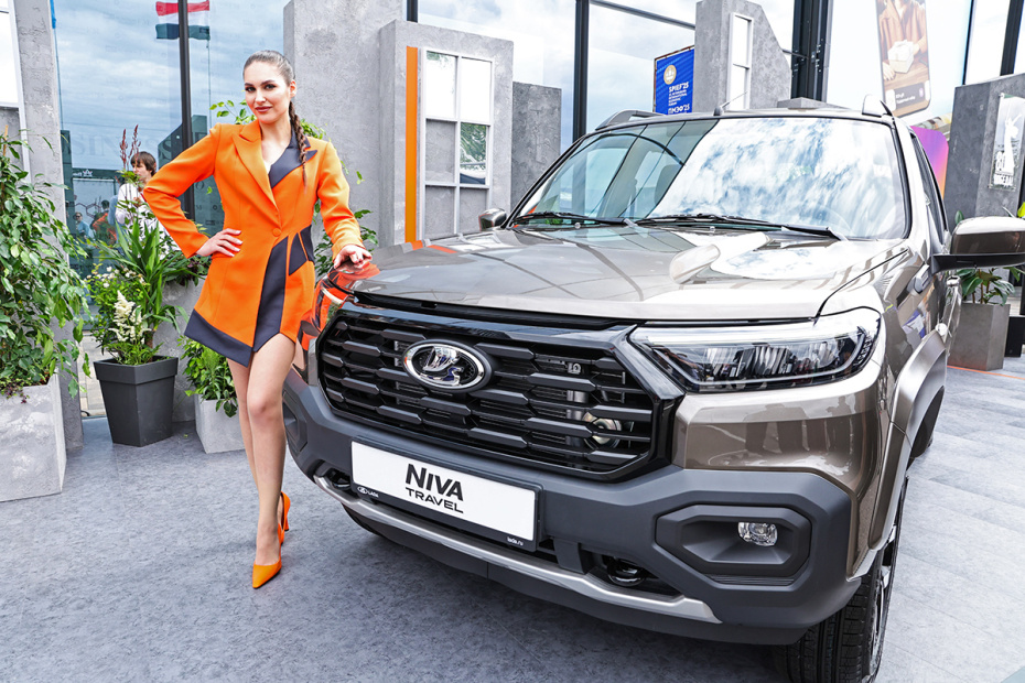 Автомобиль Lada Niva Travel на XXVIII Петербургском международном экономическом форуме в выставочном центре «Экспофорум», 2025 год