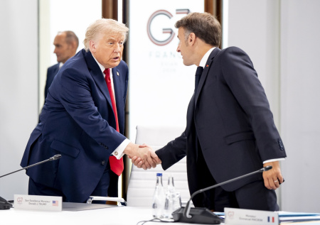 Трамп и Макрон поборолись в Версале
