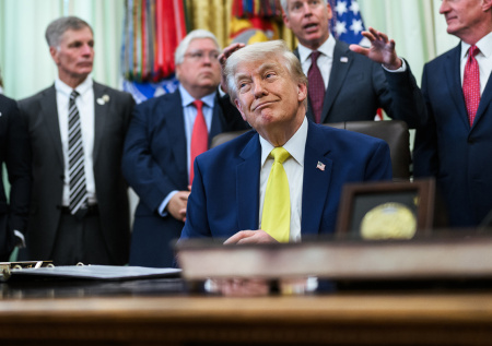 Врач ответил, откуда у Трампа могли появиться царапины на руках