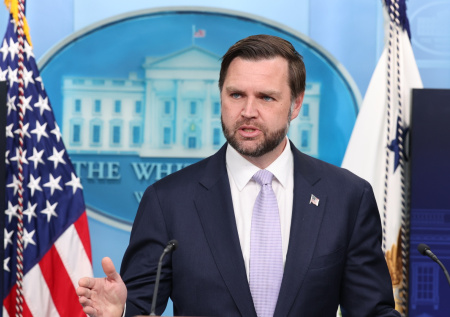Вице-президент США прибыл на мирные переговоры в Швейцарию