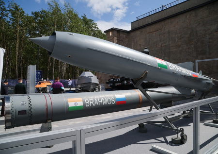 Индия продолжает перевооружение истребителей Су-30МКИ ракетами Brahmos