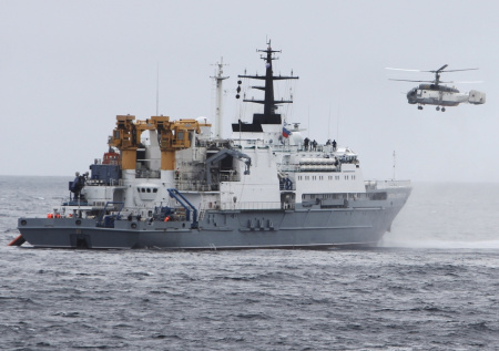 Российские моряки отработали спасение экипажа с «затонувшей» субмарины
