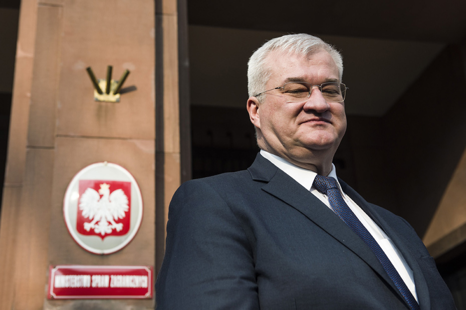 Андрей Сибига во время пресс-конференции перед зданием МИД Польши в Варшаве, 2025 год