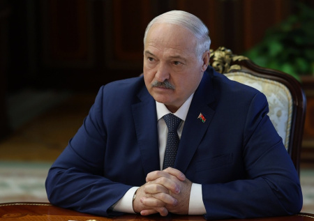 Лукашенко заявил, что покинет Белоруссию на длительный срок