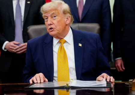 «Пока еще не слишком поздно»: Трамп призвал немедленно помочь Ирану