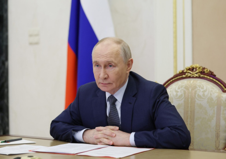 Путин встретился с выпускниками военных вузов