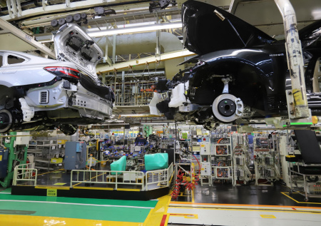 Блокада Ормуза заставит Toyota урезать выпуск машин за рубежом
