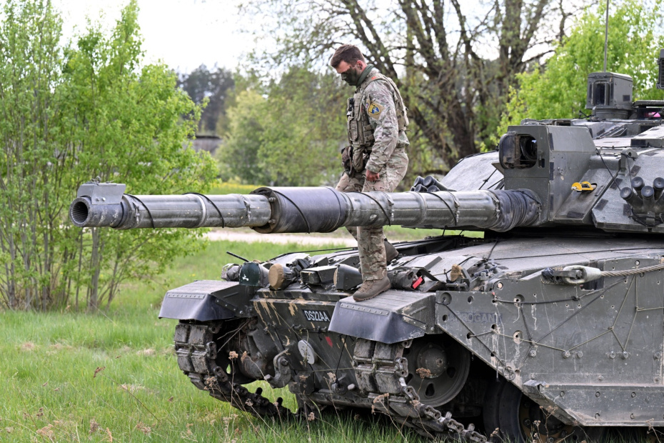 Танк Challenger 2