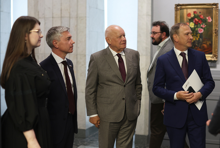 Ольга Занко, Евгений Ревенко, Дмитрий Киселев и Александр Школьник на открытии фотовыставки к 85-летию Совинформбюро «На передовой» в Музее Победы в Москве