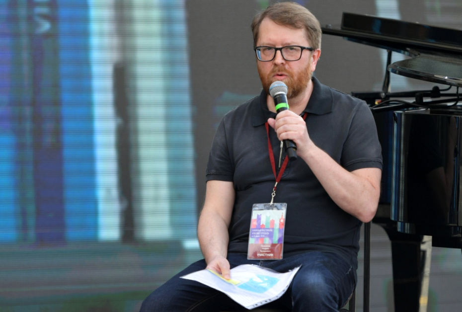Писатель Андрей Геласимов на ежегодном российском книжном фестивале на Красной площади