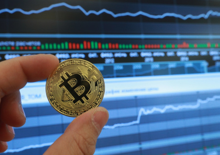 На рынке криптовалют произошло заметное снижение биткойна
