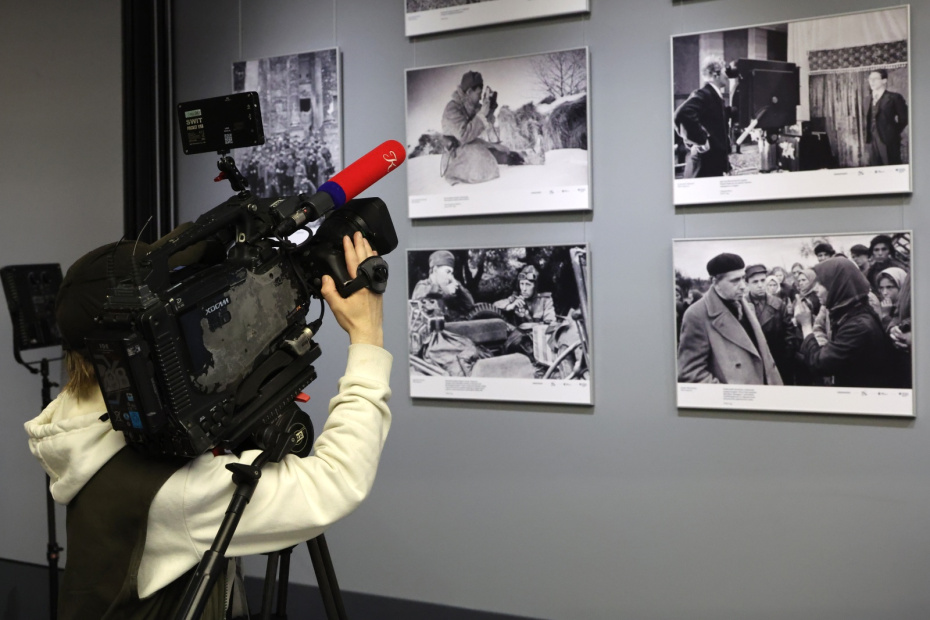 На открытии фотовыставки к 85-летию Совинформбюро «На передовой» в Музее Победы в Москве.