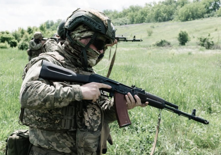 «Есть много дырок»: политолог о возможностях США поддерживать Украину