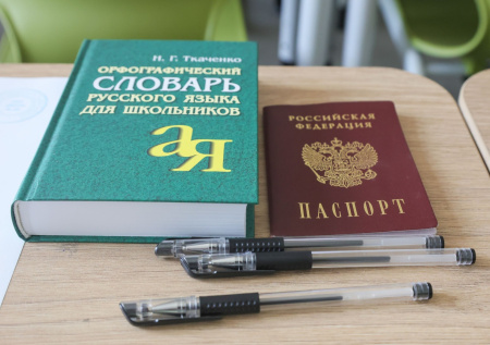 Выпускница из Новосибирска сдала ЕГЭ на 100 баллов без репетиторов