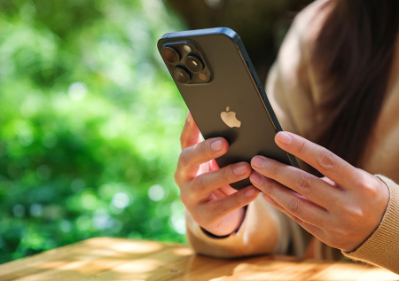 «Одним нажатием»: IT-эксперт о возможностях Apple лишить россиян iPhone