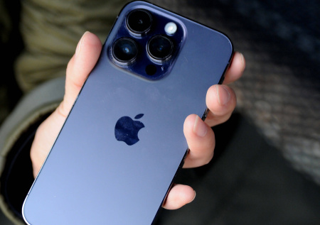 Песков рассказал, кому навредит решение Apple удалить российские приложения