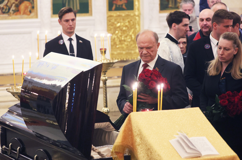 Лидер КПРФ Геннадий Зюганов на церемонии прощания с актером Михаилом Ножкиным в Нижнем храме храма Христа Спасителя