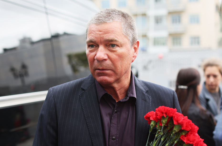 Сергей Маховиков, актёр театра, кино и озвучивания, кинорежиссёр, автор-исполнитель на церемонии прощания с актером Михаилом Ножкиным в Нижнем храме храма Христа Спасителя
