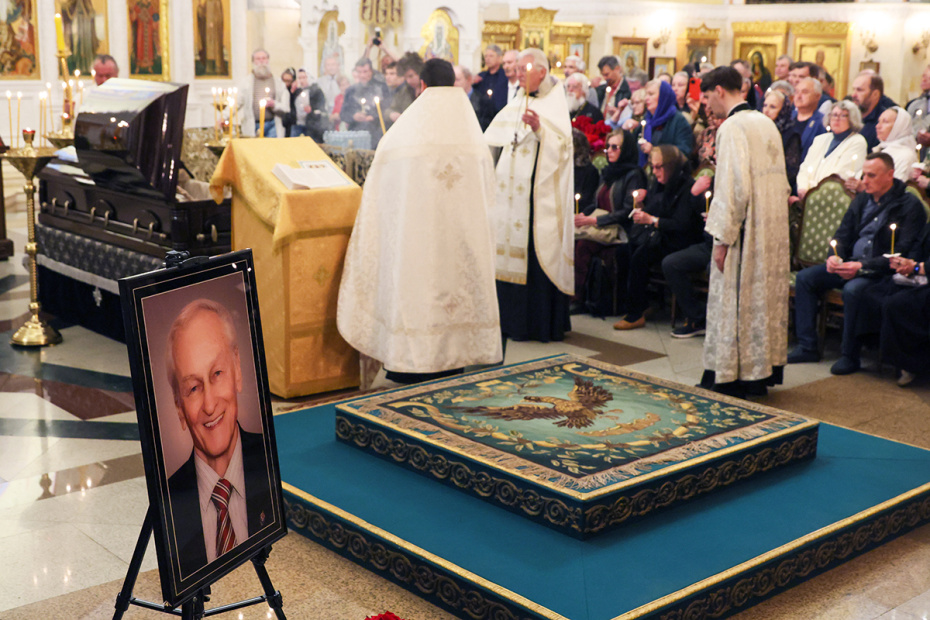 На церемонии прощания с актером Михаилом Ножкиным в Нижнем храме храма Христа Спасителя